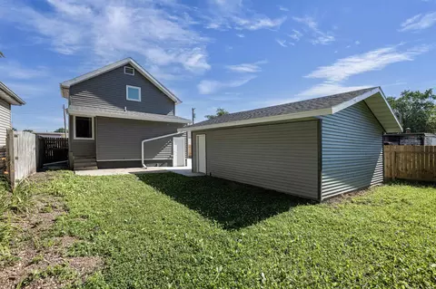 Exterior - 1315 W Summer St, Appleton, WI 54914 photo 7 of 8