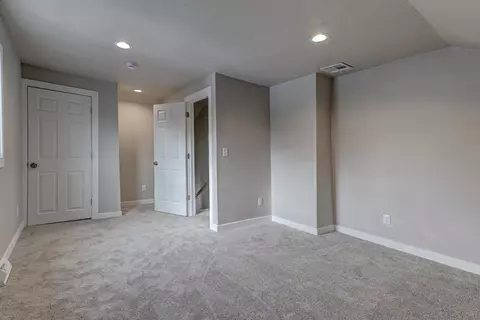 Bedroom - 1315 W Summer St, Appleton, WI 54914 photo 5 of 13