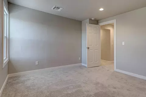 Bedroom - 1315 W Summer St, Appleton, WI 54914 photo 11 of 13