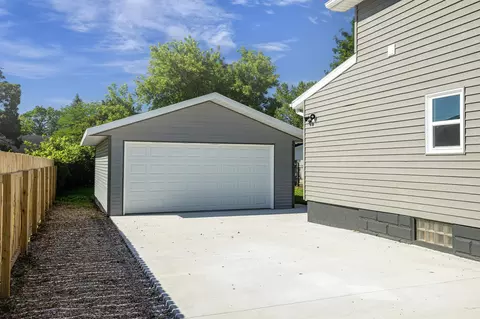 Exterior - 1315 W Summer St, Appleton, WI 54914 photo 4 of 8
