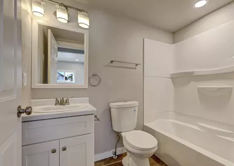 Bath - 1315 W Summer St, Appleton, WI 54914 photo 3 of 3