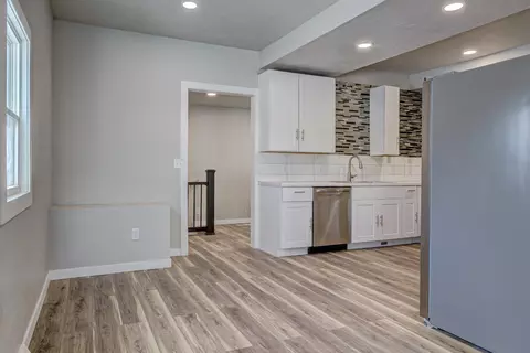 Entry Way - 1315 W Summer St, Appleton, WI 54914 photo 1 of 3