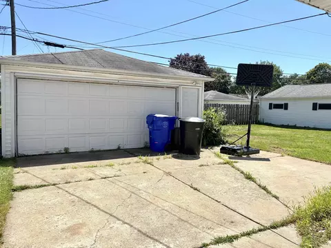 Exterior - 1137 W Roberts Ave, Appleton, WI 54914 photo 5 of 5