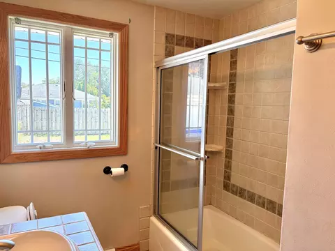 Bath - 1137 W Roberts Ave, Appleton, WI 54914 photo 2 of 3
