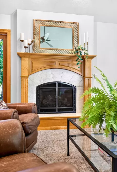 Living - 1146 E Pacific St, Appleton, WI 54911 photo 9 of 10