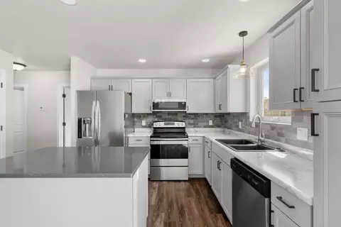 Kitchen - 609 Creekview Ln, Appleton, WI 54915 photo 1 of 3