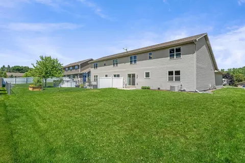 Exterior - 609 Creekview Ln, Appleton, WI 54915 photo 2 of 5