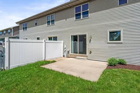 Exterior - 609 Creekview Ln, Appleton, WI 54915 photo 4 of 5