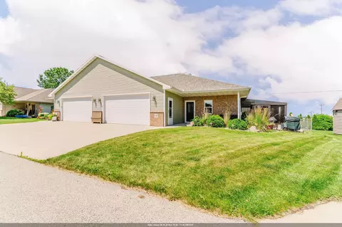 320 Evergreen Dr # D, Kaukauna, WI 54130