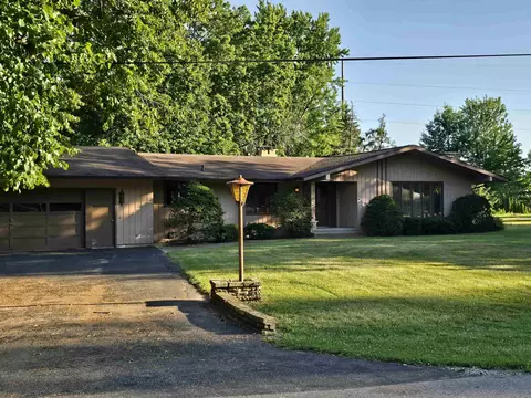 w6425 Lakeview Court, Menasha, WI 54952