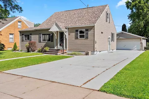 Exterior - 712 E 3rd St, Kimberly, WI 54136 photo 2 of 11