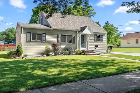 Exterior - 712 E 3rd St, Kimberly, WI 54136 photo 5 of 11
