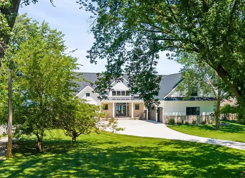 1751 E Shore Cir, Green Bay, WI 54302