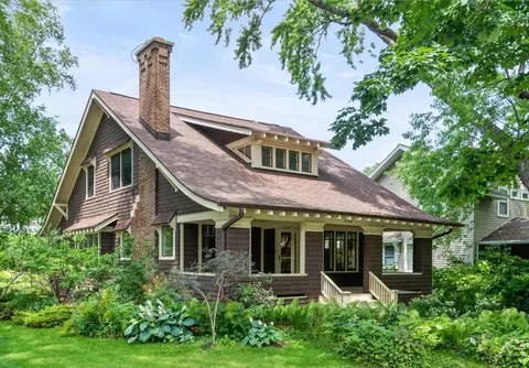 1044 S Jackson St, Green Bay, WI 54301