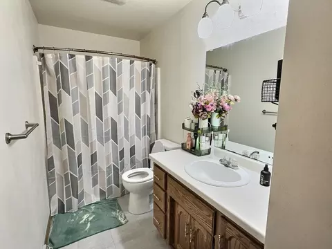 Bath - w3181 Westowne Court, Appleton, WI 54915 photo 4 of 4