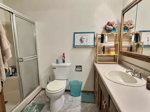 Bath - w3181 Westowne Court, Appleton, WI 54915 photo 3 of 4