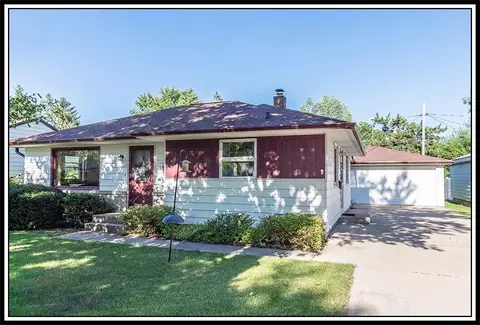 1718 S Pearl St, New London, WI 54961