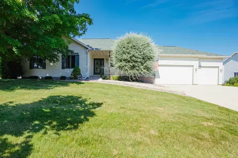 8 Hampton Ct, Fond Du Lac, WI 54935