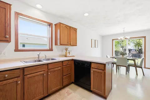 Kitchen - w5982 Hearthstone Drive, Appleton, WI 54915 photo 2 of 2