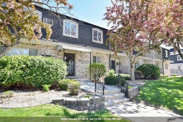 121 W North St #27, Waukesha, WI 53188