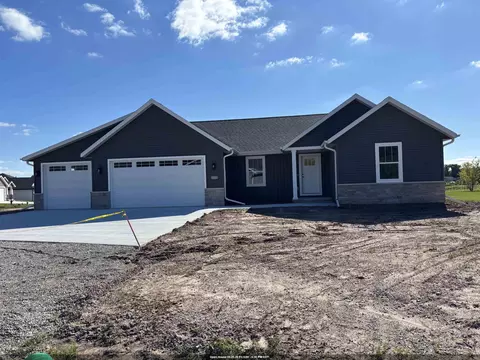 2951 Winnipeg St, Menasha, WI 54952