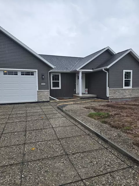 2951 Winnipeg St, Menasha, WI 54952