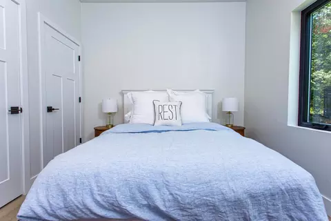 Bedroom - 6892 Bay Shore Dr, Egg Harbor, WI 54209 photo 2 of 9
