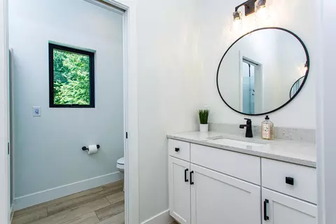 Bath - 6892 Bay Shore Dr, Egg Harbor, WI 54209 photo 2 of 5