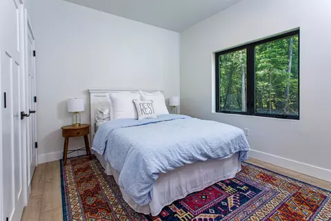 Bedroom - 6892 Bay Shore Dr, Egg Harbor, WI 54209 photo 1 of 9