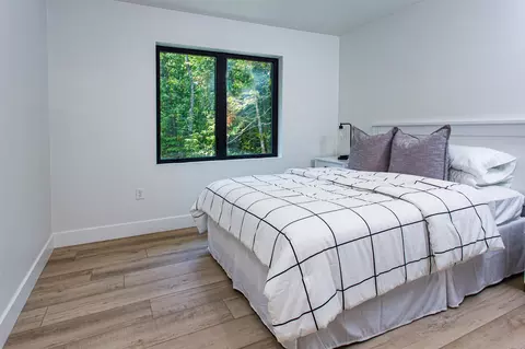 Bedroom - 6892 Bay Shore Dr, Egg Harbor, WI 54209 photo 7 of 9