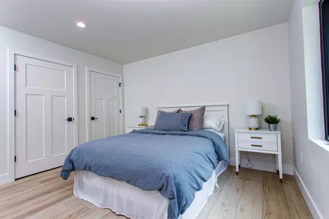 Bedroom - 6892 Bay Shore Dr, Egg Harbor, WI 54209 photo 6 of 9