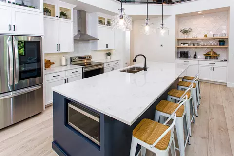 Kitchen - 6892 Bay Shore Dr, Egg Harbor, WI 54209 photo 9 of 12