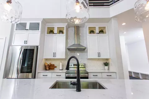 Kitchen - 6892 Bay Shore Dr, Egg Harbor, WI 54209 photo 6 of 12