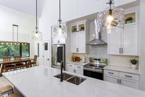 Kitchen - 6892 Bay Shore Dr, Egg Harbor, WI 54209 photo 5 of 12