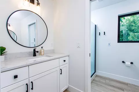 Bath - 6892 Bay Shore Dr, Egg Harbor, WI 54209 photo 5 of 5
