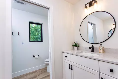 Bath - 6892 Bay Shore Dr, Egg Harbor, WI 54209 photo 4 of 5