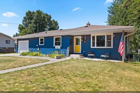 2021 9th St, Marinette, WI 54143
