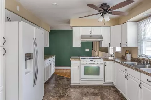 Kitchen - 150 S Lee St, Appleton, WI 54915 photo 2 of 4