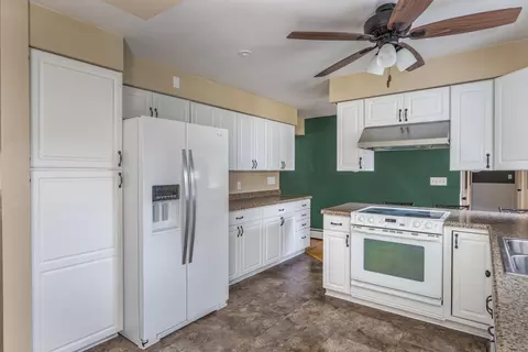 Kitchen - 150 S Lee St, Appleton, WI 54915 photo 3 of 4