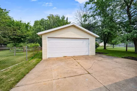 Exterior - 224 S Telulah Ave, Appleton, WI 54915 photo 3 of 11