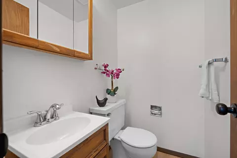 Bath - 224 S Telulah Ave, Appleton, WI 54915 photo 2 of 3