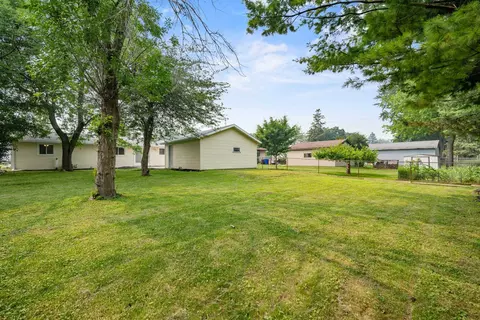 Exterior - 224 S Telulah Ave, Appleton, WI 54915 photo 9 of 11
