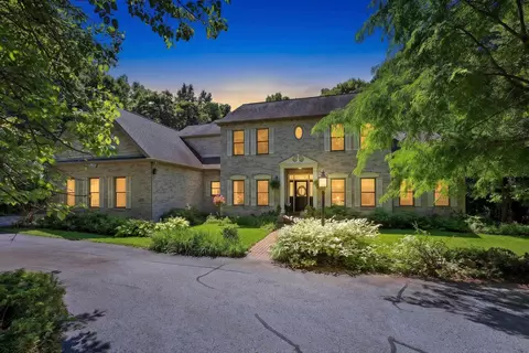 4950 Plummers Point Rd, Oshkosh, WI 54904