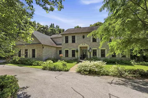 4950 Plummers Point Rd, Oshkosh, WI 54904