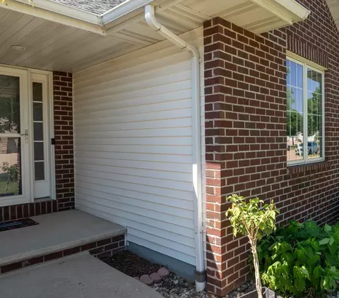 Exterior - 4801 N Benview Ct, Appleton, WI 54913 photo 10 of 11