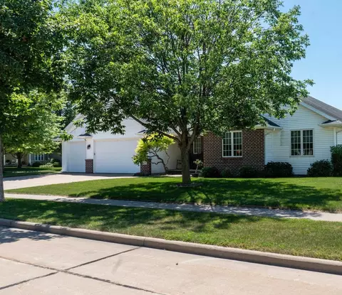 Exterior - 4801 N Benview Ct, Appleton, WI 54913 photo 4 of 11