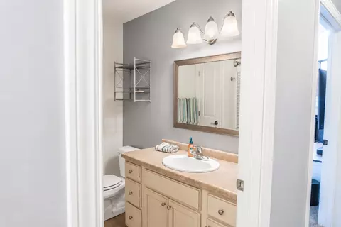 Bath - 4801 N Benview Ct, Appleton, WI 54913 photo 4 of 5