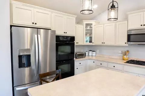 Kitchen - 4801 N Benview Ct, Appleton, WI 54913 photo 3 of 3
