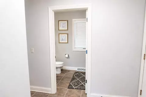 Entry Way - 4801 N Benview Ct, Appleton, WI 54913 photo 2 of 4