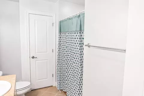 Bath - 4801 N Benview Ct, Appleton, WI 54913 photo 3 of 5